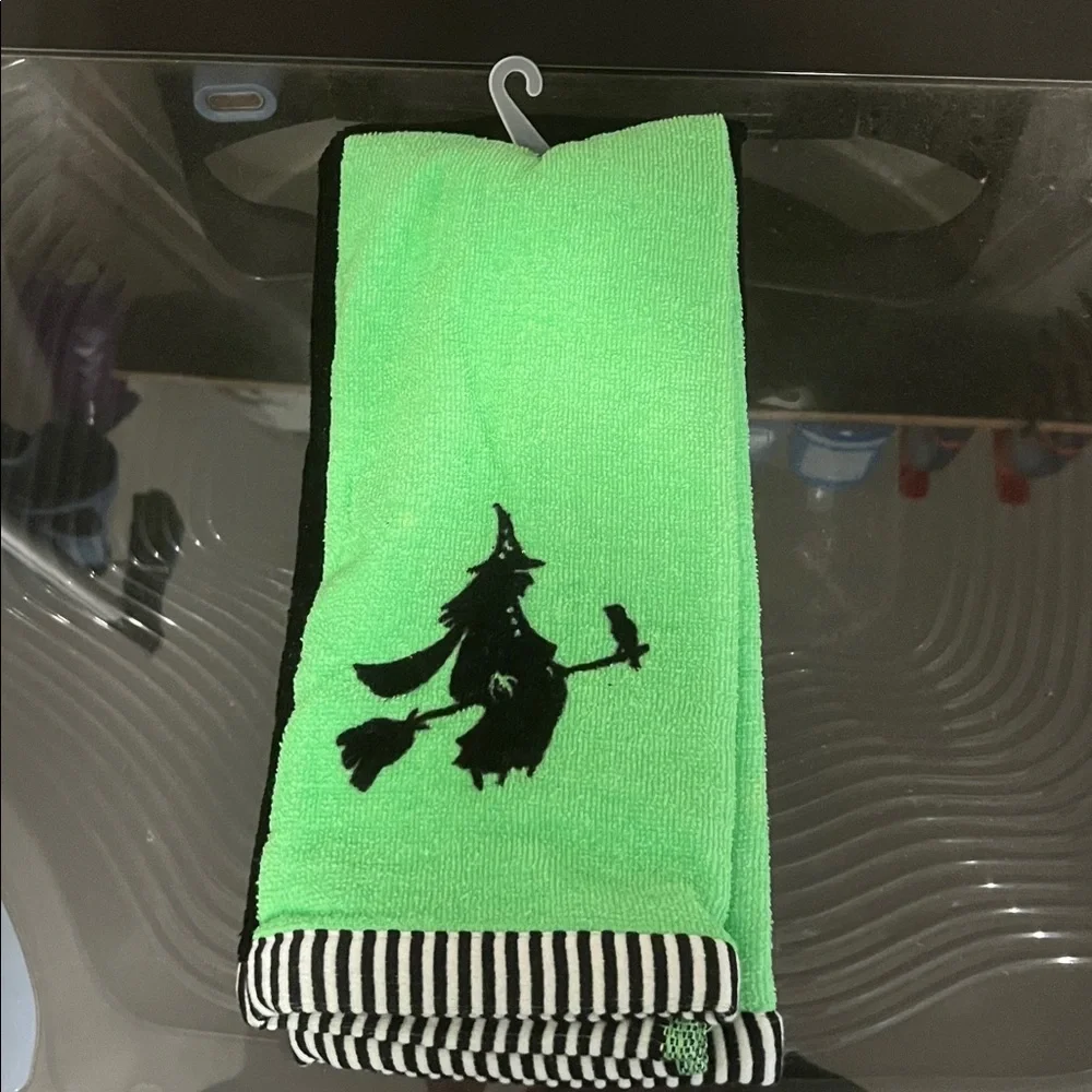 NWOT Wicked Black and Green Witch Design Towel 2 pk